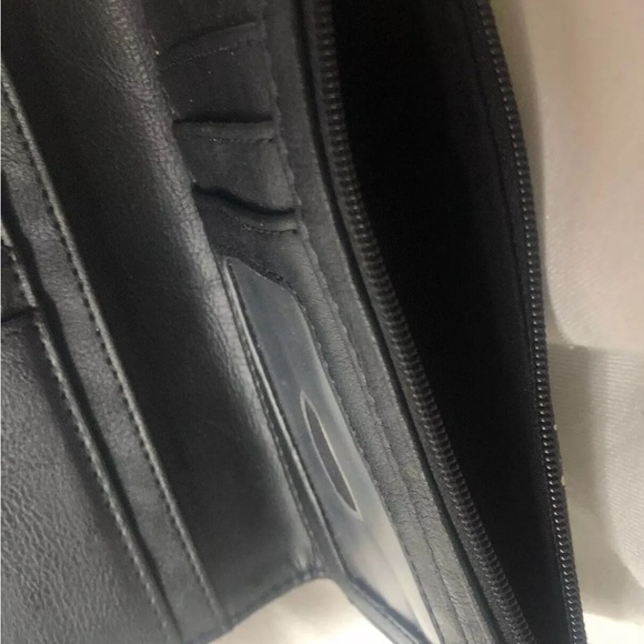 Relic Leather Black and White Bifold Large Wallet ID Holder Credit Card slots - Picture 13 of 16